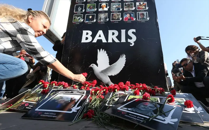 Ankara Garı saldırısında hayatını kaybedenler anıldı 7 Ankara Garı saldırısında hayatını kaybedenler anıldı 7