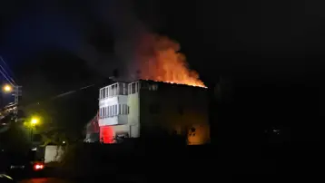 Yıldırım isabet eden evde yangın çıktı