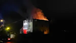 Yıldırım isabet eden evde yangın çıktı