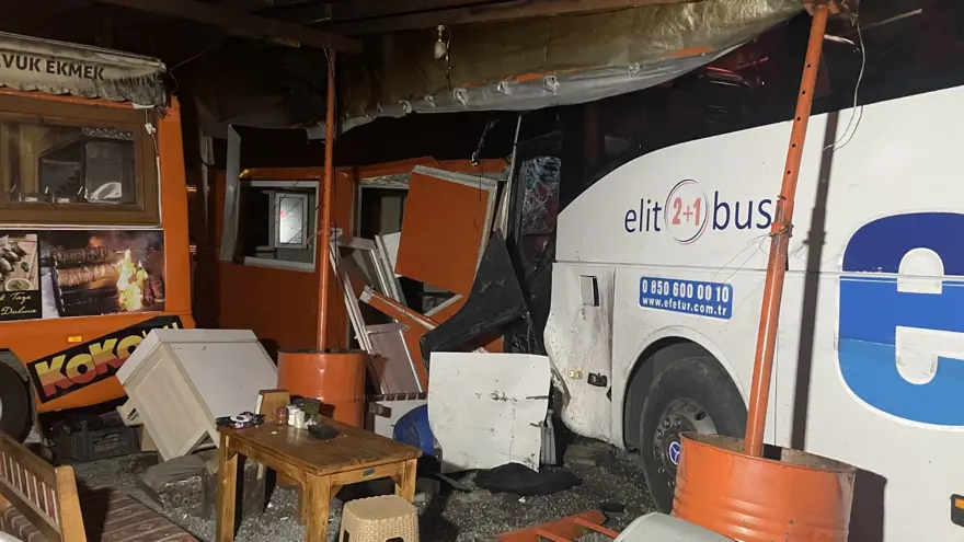 Zonguldak'ta yolcu otobüsü ile otomobil çarpıştı: 2 ölü, 2 yaralı 1