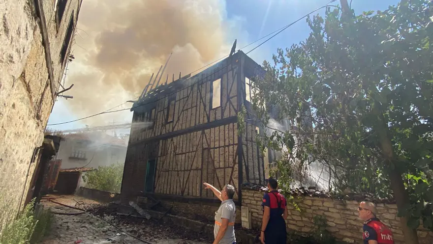 Safranbolu'da tarihi konakta yangın 4