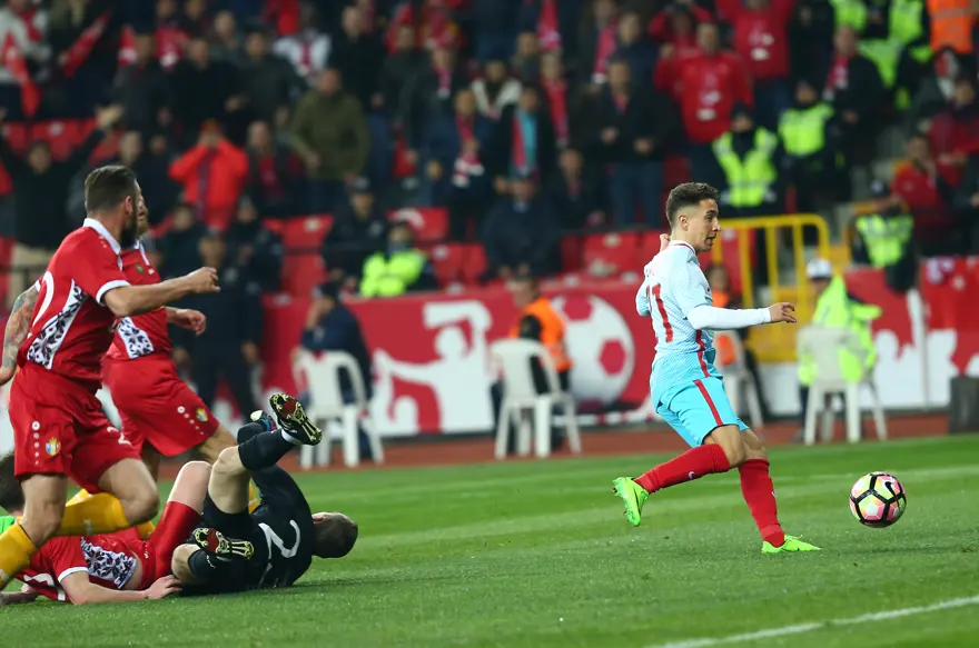 Emre Mor çaresiz bıraktı! 12