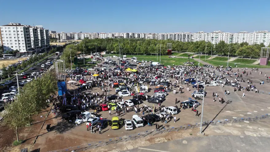 Modifiye araç tutkunları Diyarbakır'da buluştu 