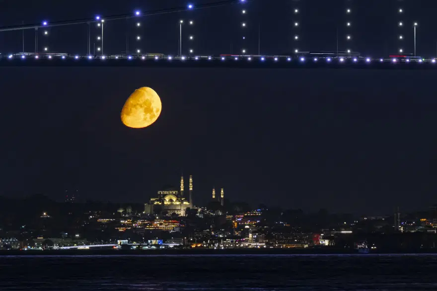 İstanbul'da Ay büyüledi 1