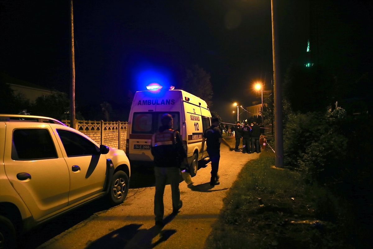 Sakarya'da akrabalar arasında çıkan silahlı kavgada aynı aileden 3 kişi öldü, 1 kişi yaralandı
