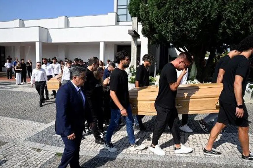 Futbol dünyası yasta: Jota'nın cenazesinde gözyaşları sel oldu! 12 Futbol dünyası yasta: Jota'nın cenazesinde gözyaşları sel oldu! 12