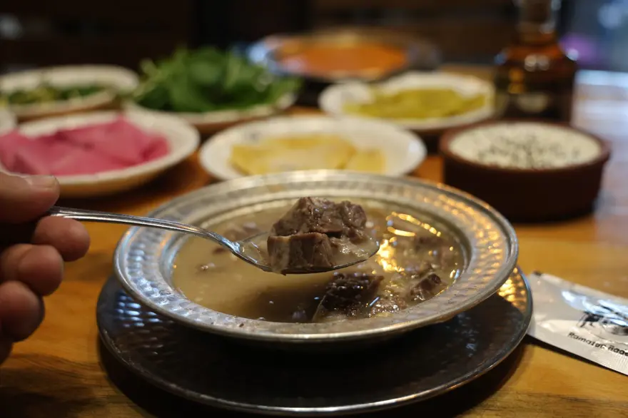 5 saat pişirilerek hazırlanıyor: "Kendi suyundan yapılmıyorsa içmeye gerek yok" 2