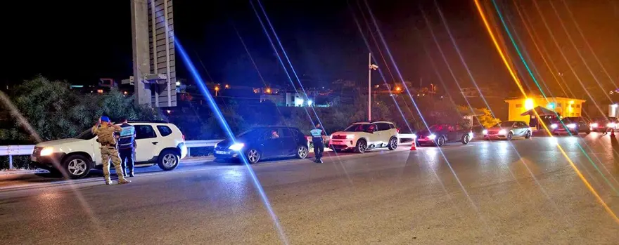 Akın akın Çeşme'ye gittiler: 4 günde 150 bin araç girdi 