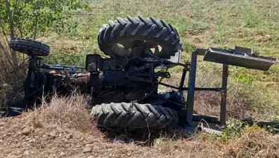 Traktör devrildi, sürücü öldü