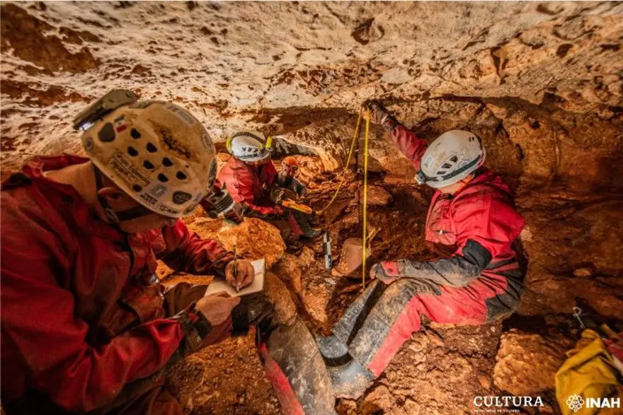 Meksika’da Mayalara ait bin yıldan eski bir kano bulundu 3