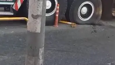 İstanbul'da patlayan vinç lastiği iki kişiyi yaraladı