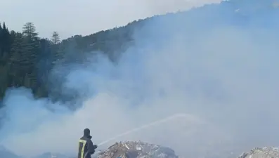Çöp toplama merkezinde yangın