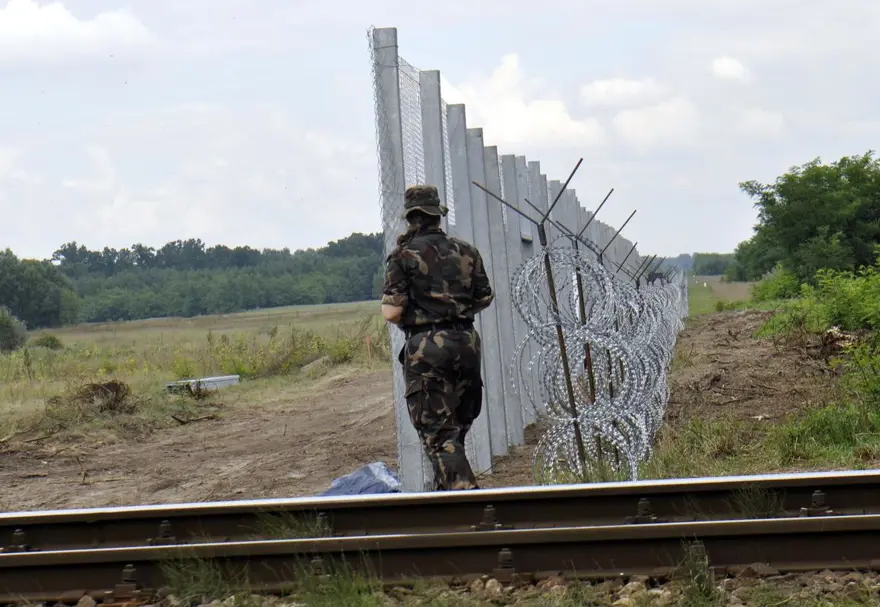 Macaristan-Sırbistan sınırına tel örgü 35 Macaristan-Sırbistan sınırına tel örgü 35
