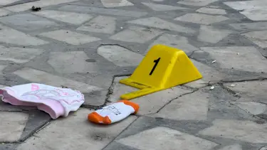 Böyle vicdansızlık görülmedi. Sinir krizi geçirip iki aylık bebeğini camdan attı