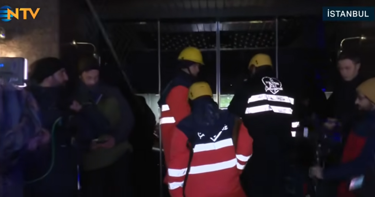 Bebek Otel'de kaçak bölümler yıkılıyor