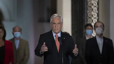 Şili'de halk anayasanın yeniden yazılmasını istedi