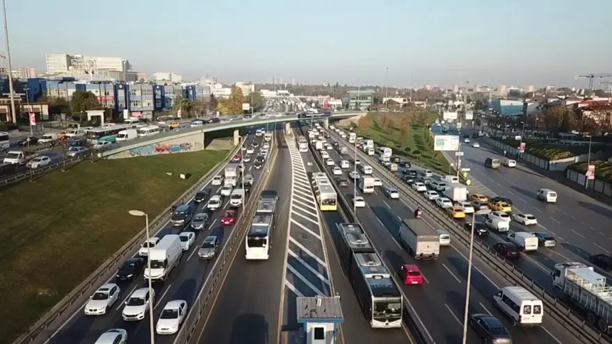 Kısıtlama başladı trafik yoğunluğu bitmedi 12