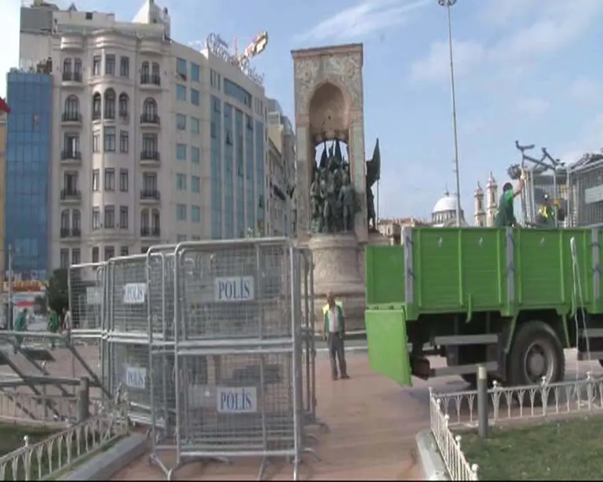 Taksim'de bariyerli önlem 6