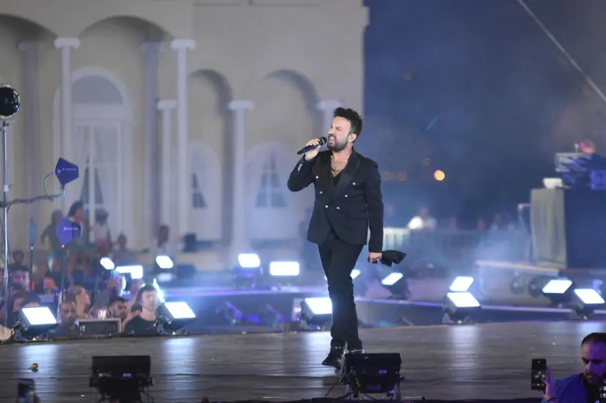 İzmir’de kurtuluş günü coşkusu: Tarkan konserine yüz binlerce kişi akın etti 19