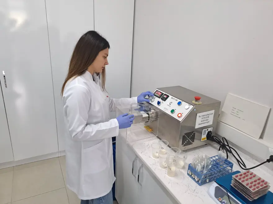 Girişimcilik desteğiyle ithal ilaçların prototipini üretti 2
