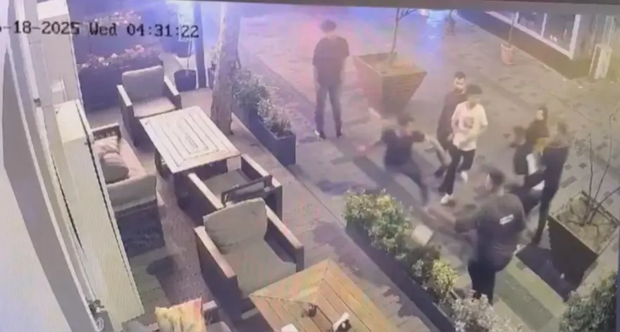 Taksim'de sözlü taciz: Maket bıçağı ile saldırdı 2