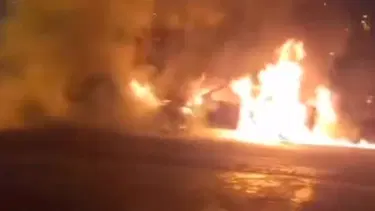 Üsküdar'da otomobil alev alev yandı