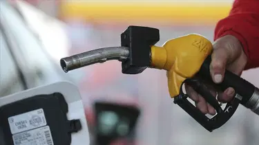 Motorin ve benzinde fiyat artışı. Motorin 80 lirayı aştı