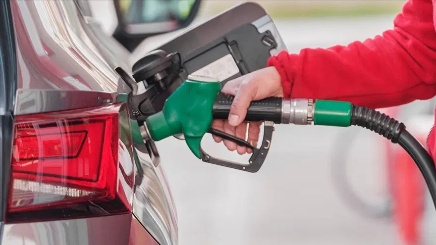 Benzin ve motorine indirim beklentisi, 10 lirayı aşabilir 
