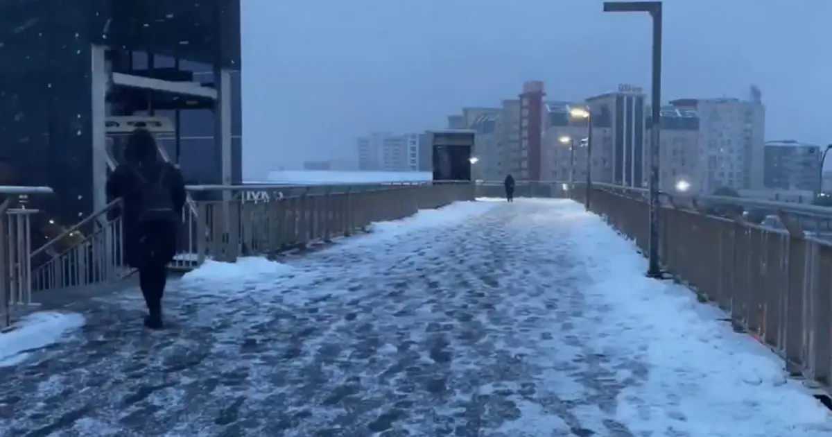 Kar yağışı Silivri'den giriş yaptı, İstanbul'a ulaştı! Okulların tatil edildiği İstanbul'da son durum