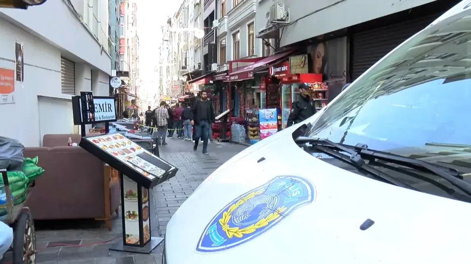 Beyoğlu'nda hareketli dakikalar: İstiklal Caddesi'nde silahlı kavga çıktı