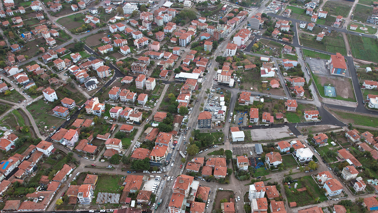 Sındırgı beşik gibi sallanıyor: Geceden bu yana üç deprem oldu, İstanbul da sallandı