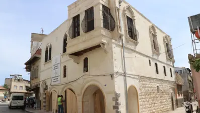 Depremde hasar gören tescilli yapılar restore ediliyor