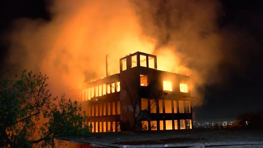 Bursa'da tarihi fabrikada korkutan yangın 7 Bursa'da tarihi fabrikada korkutan yangın 7