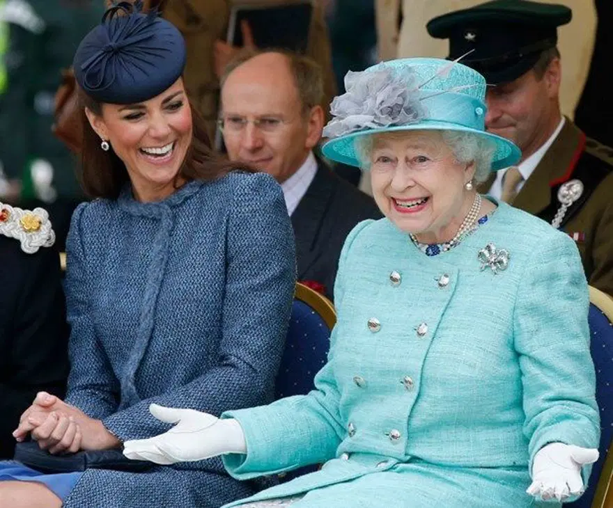 Eski korumasından Kraliçe 2. Elizabeth anısı 