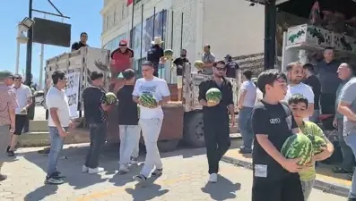 Bedava karpuzu duyan geldi: Dakikalar içinde tükendi