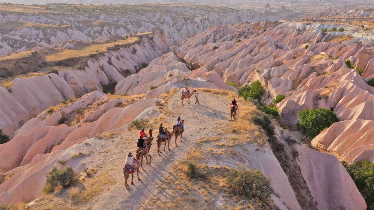 Burası Sahra Çölü değil, Kapadokya Peri Bacaları (Kapadokya deve turu)