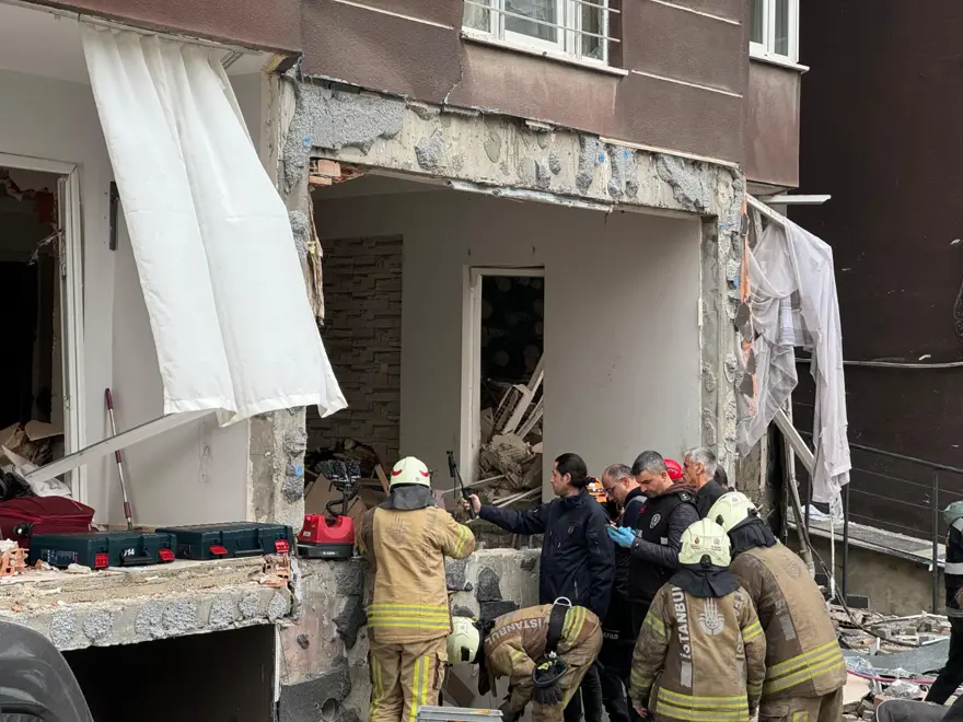 İstanbul'da 14 katlı binada patlama: 1 can kaybı, 3 yaralı 23