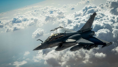 Fransa’da gösteri uçakları havada çarpıştı