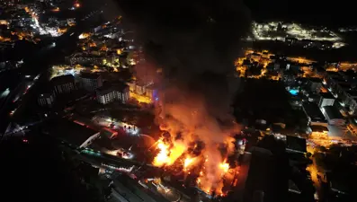 Çekmeköy'deki fabrika yangını havadan görüntülendi