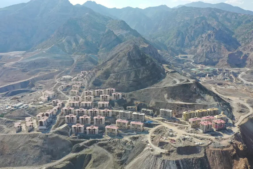 Yusufeli'nin yeni yerleşim yerine 40 tünelle ulaşılacak 9 Yusufeli'nin yeni yerleşim yerine 40 tünelle ulaşılacak 9