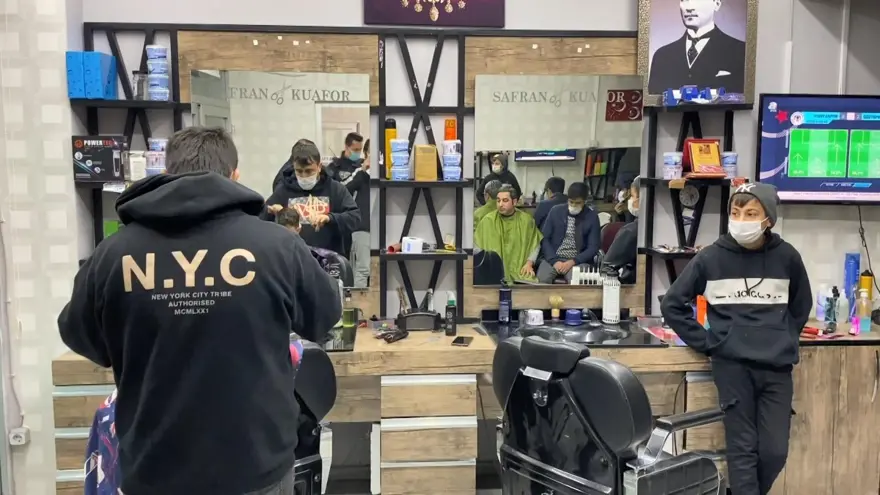 Yine Esenyurt: Çiğköfteci görünümlü kuaför 4