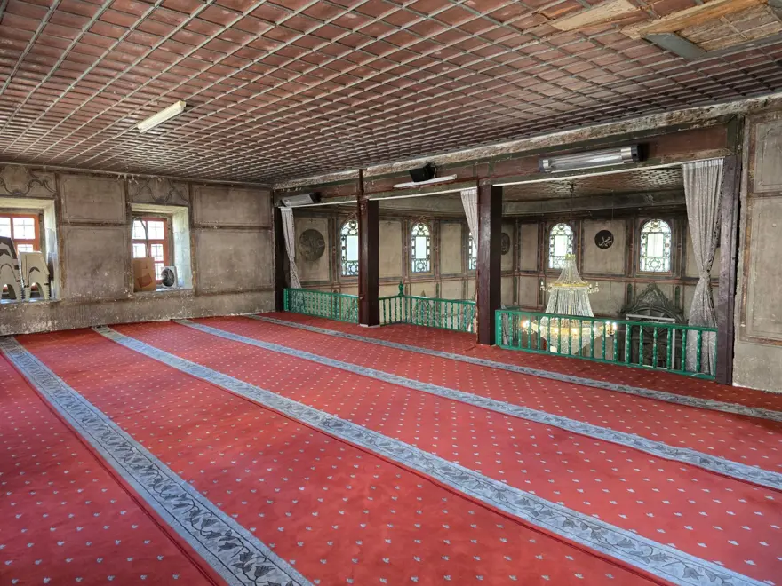 Kayyımzade camisi geçen iki yüz yıla rağmen tüm ihtişamıyla ayakta duruyor 