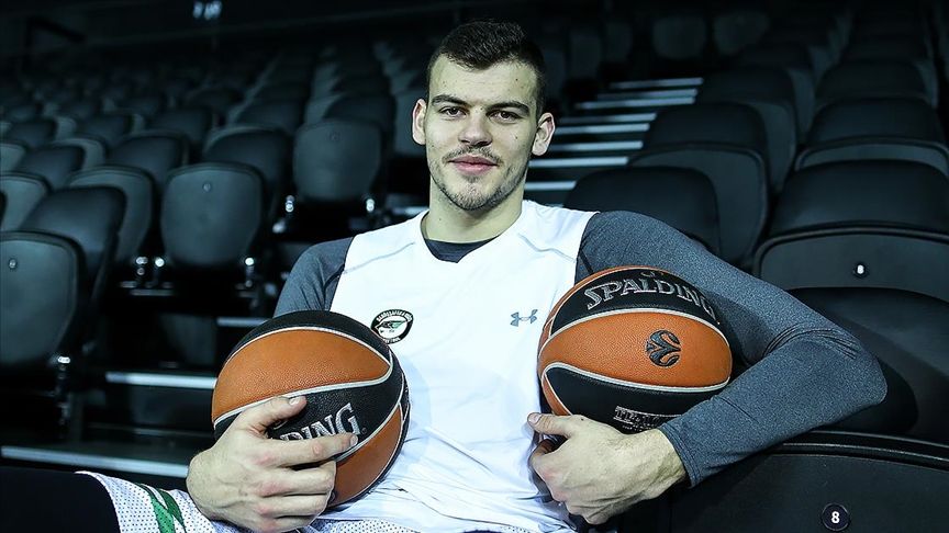 Anadolu Efes, Ante Zizic'i kadrosuna kattı