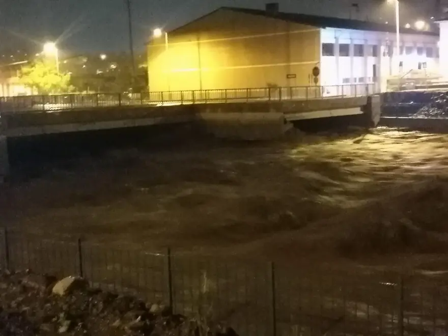 Karadeniz'de sel tehlikesi: 3 ilde eğitime sağanak arası 7