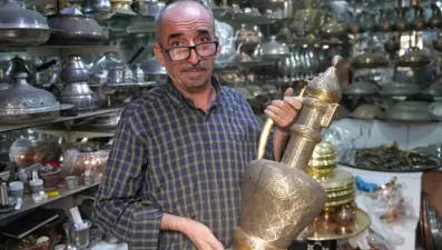 İlmek ilmek işlenen bakır ibrikleri 100 bin TL'ye satıyor: ''Herkesin alabileceği bir ürün değil''