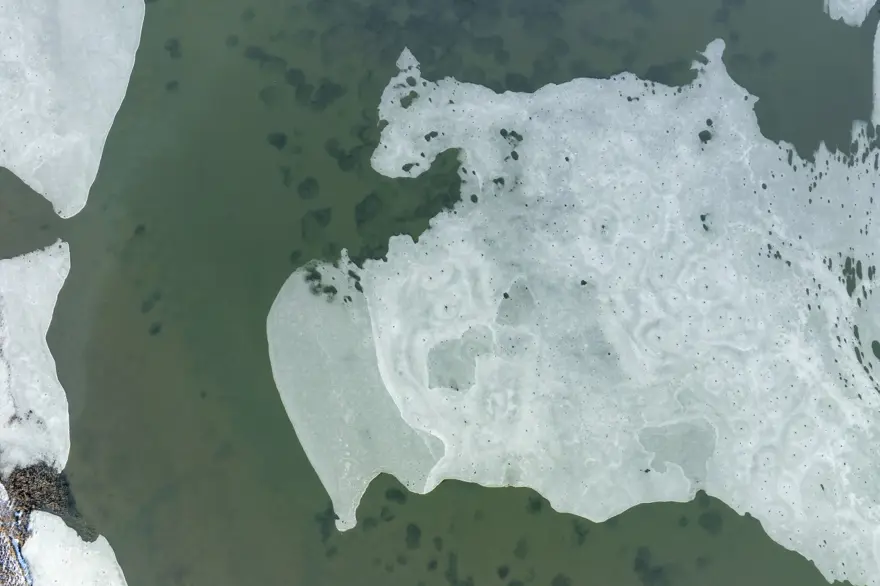 Çıldır Gölü kısmen dondu 8