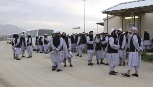 Afganistan'da Taliban'la mahkum takası tamamlandı Afganistan'da Taliban'la mahkum takası tamamlandı