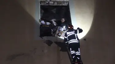 Kocaeli'de 100 metrelik kulede göçük: 2 kişi mahsur kaldı