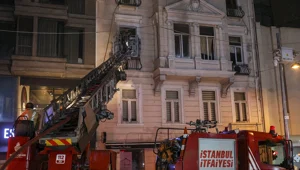 Beyoğlu'nda iş merkezinde yangın Beyoğlu'nda iş merkezinde yangın