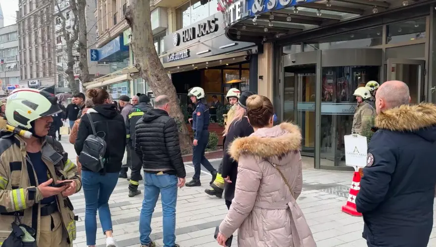 Mecidiyeköy'de korku dolu anlar: Otelin elektrik panosunda yangın çıktı 